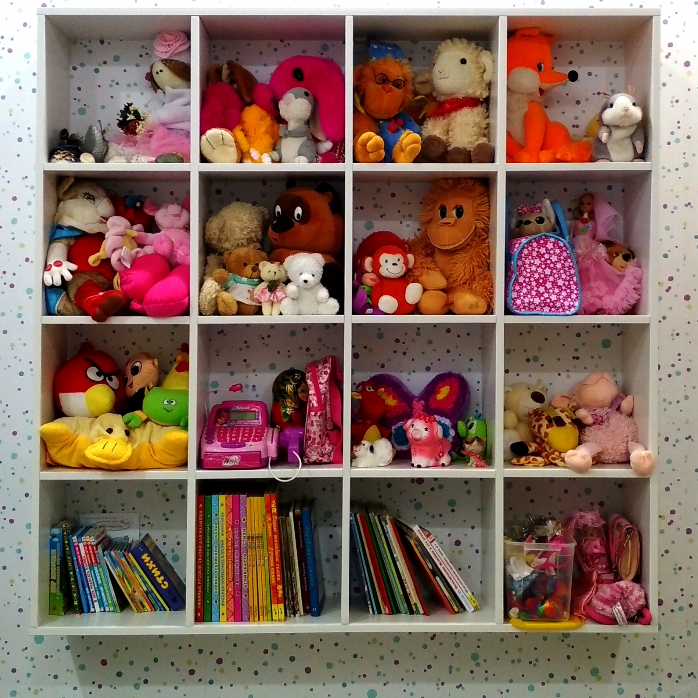 Полки для игрушек в детскую комнату