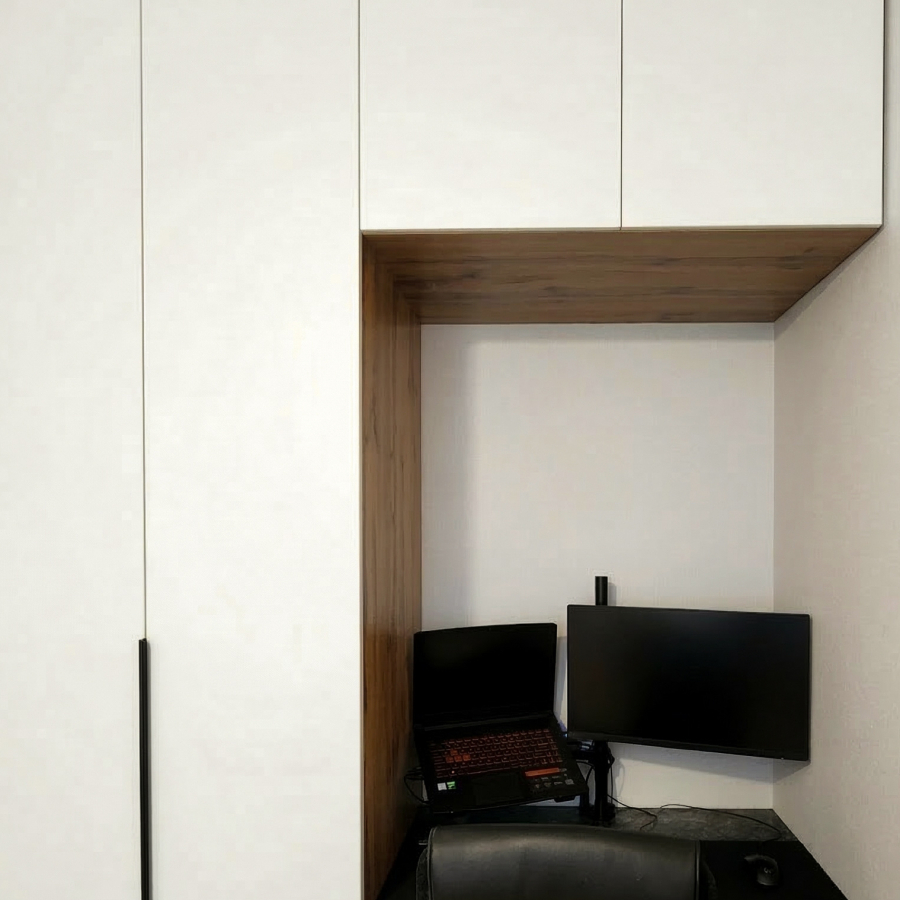 Рабочее пространство. Шкаф от пола до потолка